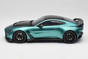 Aston Martin V12 Vantage Racing Green GT Spirit 1:18 GT922 Resina - imagen 3 de 6