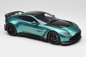 Aston Martin V12 Vantage Racing Green GT Spirit 1:18 GT922 Resina - imagen 4 de 6