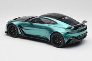 Aston Martin V12 Vantage Racing Green GT Spirit 1:18 GT922 Resina - imagen 5 de 6