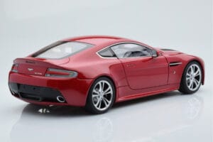 Aston Martin V12 Vantage Rojo AUTOart 1:18 70208 Metal - imagen 3 de 8