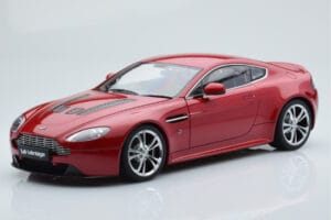Aston Martin V12 Vantage Rojo AUTOart 1:18 70208 Metal