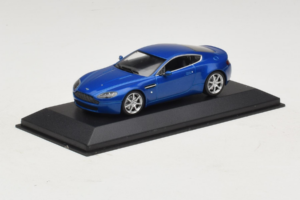 Aston Martin V8 Vantage Blue Metallic Minichamps 1:43 400137422 Metal - imagen 2 de 4