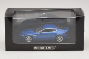 Aston Martin V8 Vantage Blue Metallic Minichamps 1:43 400137422 Metal - imagen 4 de 4