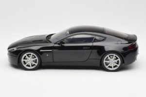 Aston Martin V8 Vantage Onyx Negro AUTOart 1:18 70202 Metal - imagen 4 de 8