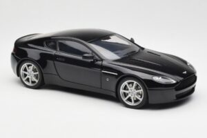 Aston Martin V8 Vantage Onyx Negro AUTOart 1:18 70202 Metal - imagen 6 de 8