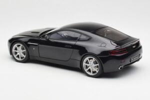 Aston Martin V8 Vantage Onyx Negro AUTOart 1:18 70202 Metal - imagen 7 de 8