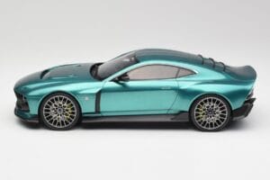 Aston Martin Valour Racing Green GT Spirit 1:18 GT480 Resina - imagen 3 de 6
