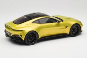 Aston Martin Vantage Cosmopolitan Yellow GT Spirit 1:18 GT514 Resina - imagen 2 de 6
