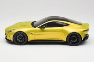 Aston Martin Vantage Cosmopolitan Yellow GT Spirit 1:18 GT514 Resina - imagen 3 de 6