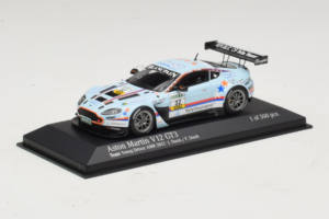 Aston Martin Vantage V12 GT3 #32 J. Stuck ADAC GT Masters 2012 Minichamps 1:43 437121332 Metal - imagen 2 de 5