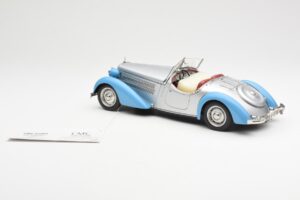 Audi 225 Front Roadster Azul Plateado CMC 1:18 M-075B Metal - imagen 5 de 6