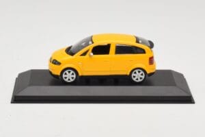 Audi A2 8Z Amarillo Minichamps 1:43 AUDI005 Metal