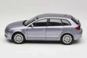 Audi A3 8P Sportback Light Blue Metallic Kyosho 1:18 5010403025 Metal - imagen 4 de 8