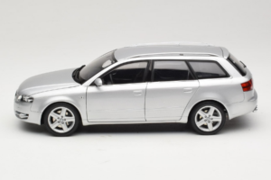 Audi A4 B7 3.2 Quattro Avant Plata Minichamps 1:18 5010404215 Metal - imagen 4 de 8
