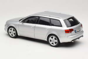 Audi A4 B7 3.2 Quattro Avant Plata Minichamps 1:18 5010404215 Metal - imagen 7 de 8