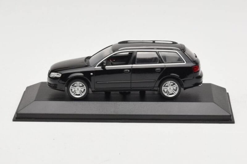Audi A4 B7 Avant Negro Minichamps 1:43 AUDI008 Metal