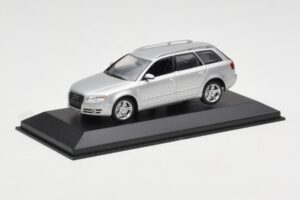 Audi A4 B7 Avant Plata Minichamps 1:43 AUDI009 Metal - imagen 2 de 4