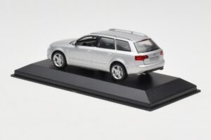 Audi A4 B7 Avant Plata Minichamps 1:43 AUDI009 Metal - imagen 3 de 4