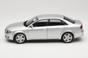 Audi A4 B7 Plata Minichamps 1:18 100014402 Metal - imagen 4 de 8