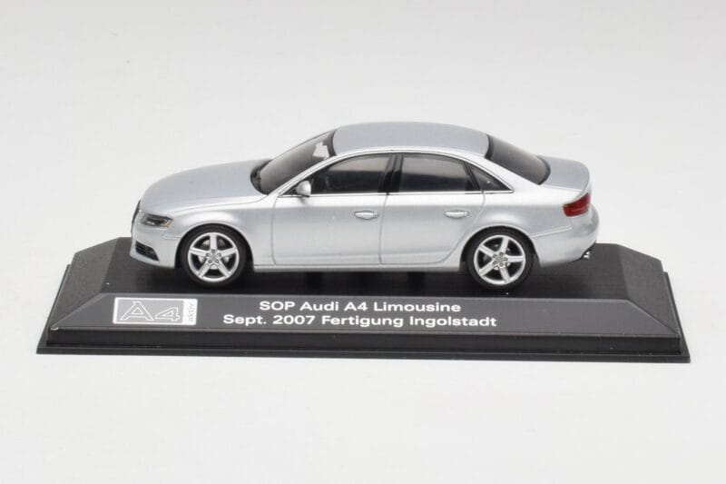 Audi A4 B8 3.2 Quattro Ice Plata Minichamps 1:43 5010704113 Metal