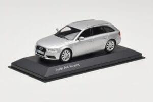Audi A4 B8 Avant Ice Silver Minichamps 1:43 5011204213 Metal - imagen 2 de 4