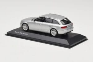 Audi A4 B8 Avant Ice Silver Minichamps 1:43 5011204213 Metal - imagen 3 de 4