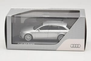 Audi A4 B8 Avant Ice Silver Minichamps 1:43 5011204213 Metal - imagen 4 de 4