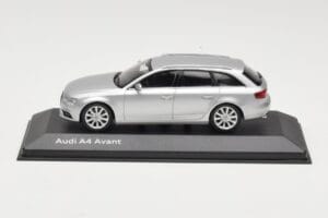 Audi A4 B8 Avant Ice Silver Minichamps 1:43 5011204213 Metal