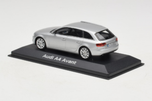 Audi A4 B8 Avant Ice Silver Minichamps 1:43 5011204213-R1 Metal - imagen 3 de 4