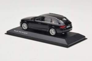 Audi A4 B8 Avant Phantom Black Minichamps 1:43 5011204223 Metal - imagen 3 de 4