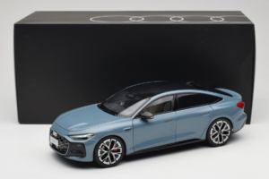 Audi A5L Sportback Azul Grisáceo OEM 1:18 ZAM60004B Metal - imagen 8 de 8