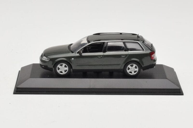 Audi A6 C5 Avant Gris Oscuro Minichamps 1:43 AUDI006 Metal