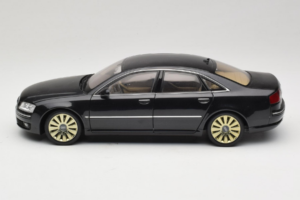 Audi A8 D3 W12 Negro Kyosho 1:18 5010508135 Metal - imagen 4 de 8