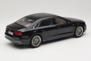 Audi A8L D3 W12 Phantom Black Kyosho 1:18 5011008125 Metal - imagen 3 de 8