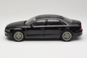 Audi A8L D3 W12 Phantom Black Kyosho 1:18 5011008125 Metal - imagen 4 de 8