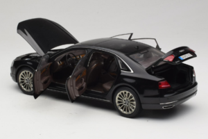 Audi A8L D3 W12 Phantom Black Kyosho 1:18 5011008125 Metal - imagen 5 de 8