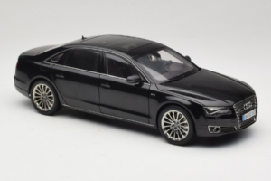 Audi A8L D3 W12 Phantom Black Kyosho 1:18 5011008125 Metal - imagen 6 de 8
