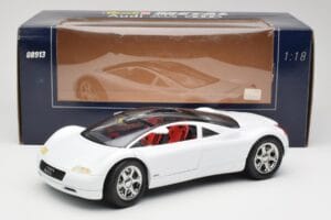 Audi Avus Quattro Alpine White Revell 1:18 08913 Metal - imagen 8 de 8