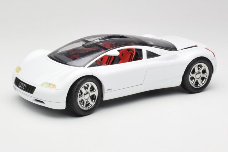 Audi Avus Quattro Alpine White Revell 1:18 08913 Metal