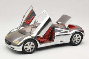 Audi Avus Quattro Chrome Silver Revell 1:18 08913-C1 Metal - imagen 2 de 8