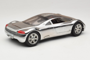 Audi Avus Quattro Chrome Silver Revell 1:18 08913-C1 Metal - imagen 3 de 8
