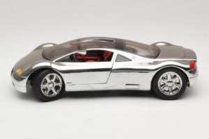 Audi Avus Quattro Chrome Silver Revell 1:18 08913-C1 Metal - imagen 4 de 8