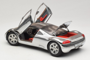 Audi Avus Quattro Chrome Silver Revell 1:18 08913-C1 Metal - imagen 5 de 8