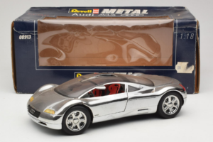 Audi Avus Quattro Chrome Silver Revell 1:18 08913-C1 Metal - imagen 8 de 8