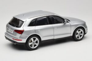 Audi Q5 8R Ice Silver Kyosho 1:18 09242IS Metal - imagen 3 de 8