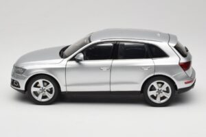 Audi Q5 8R Ice Silver Kyosho 1:18 09242IS Metal - imagen 4 de 8