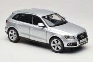 Audi Q5 8R Ice Silver Kyosho 1:18 09242IS Metal - imagen 6 de 8