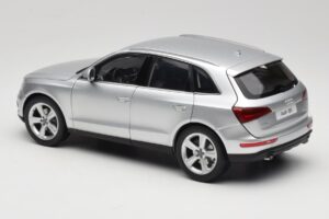 Audi Q5 8R Ice Silver Kyosho 1:18 09242IS Metal - imagen 7 de 8