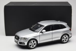 Audi Q5 8R Ice Silver Kyosho 1:18 09242IS Metal - imagen 8 de 8