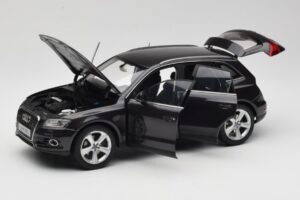 Audi Q5 8R Lava Grey Kyosho 1:18 09242LG Metal - imagen 2 de 8